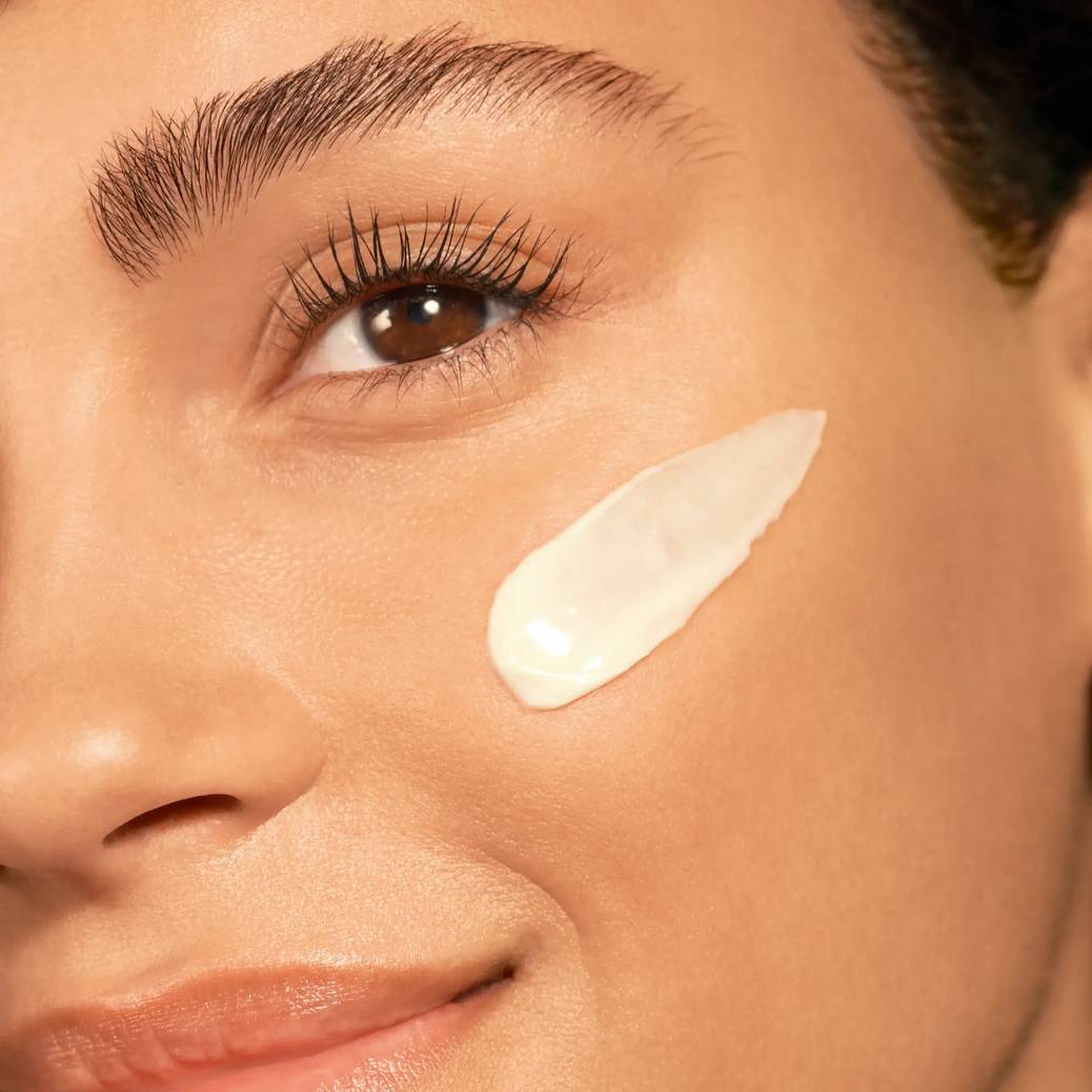 Мультизащитный крем для лица SPF50+ Глоу-Энерджи